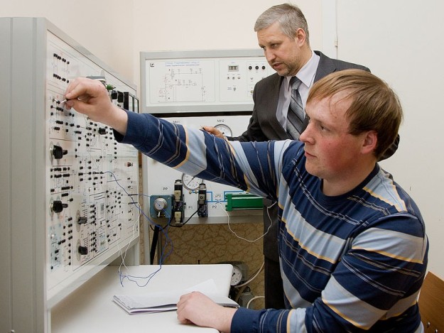 Электромонтер Электромонтер